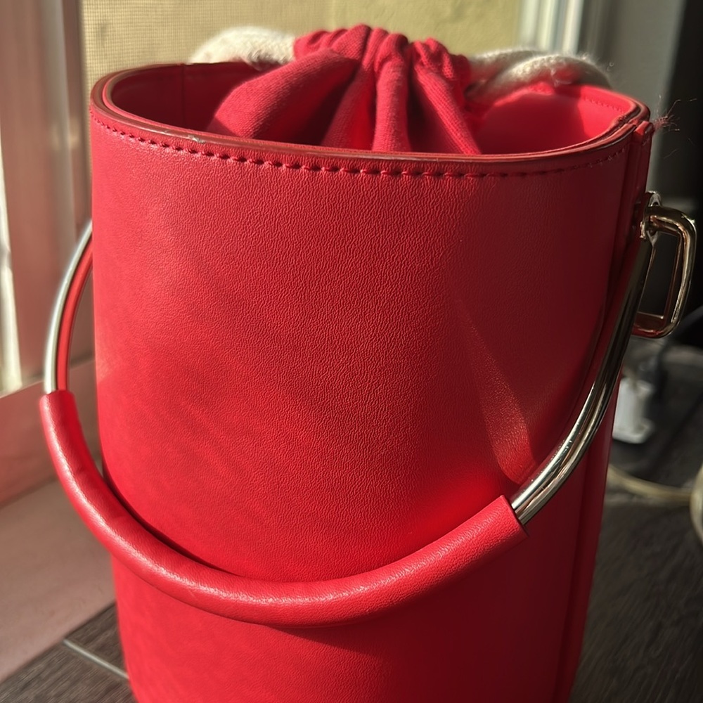 Red bucket bag with gold handle comes with crossbody strap - Picture 3 of 4